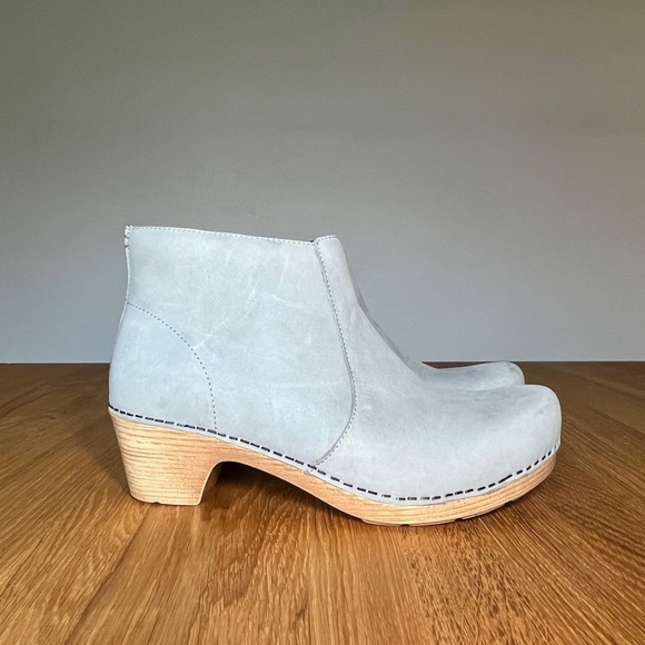 Dansko Maria Boot Light Grey Gray Nubuck Leather US 8.5 EU 39 Womens - Picture 1 of 15